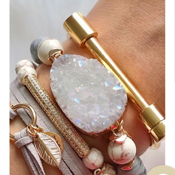 NEW Kinsley Armelle Bar Bracelet - Picture 2 of 6